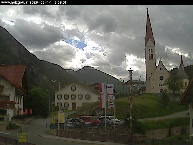 Archived image Webcam Holzgau center: Church