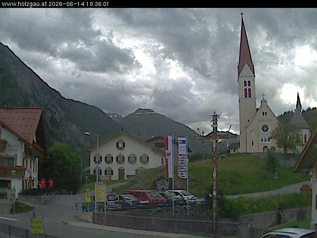 Archived image Webcam Holzgau center: Church