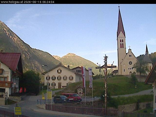 Archived image Webcam Holzgau center: Church