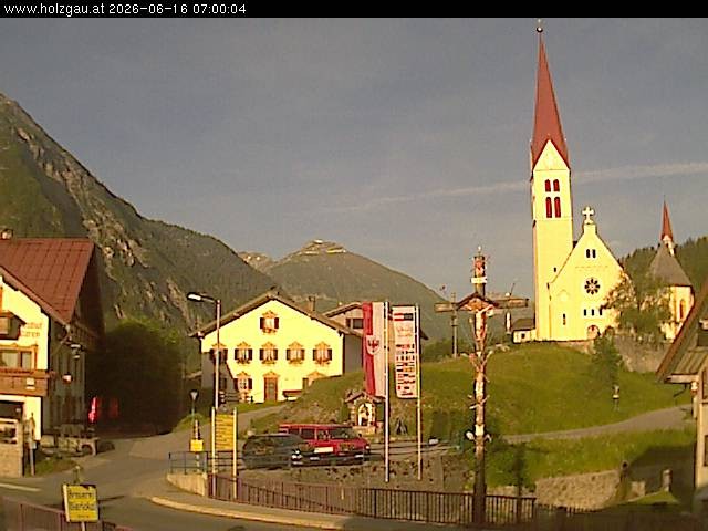 Archived image Webcam Holzgau center: Church