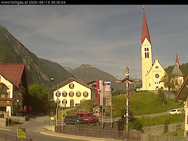 Archived image Webcam Holzgau center: Church