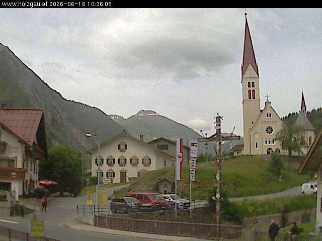 Archived image Webcam Holzgau center: Church