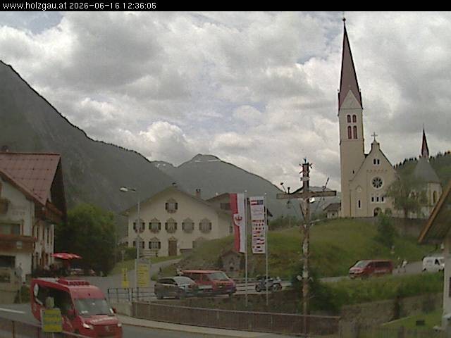 Archived image Webcam Holzgau center: Church