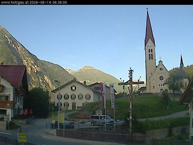 Archived image Webcam Holzgau center: Church