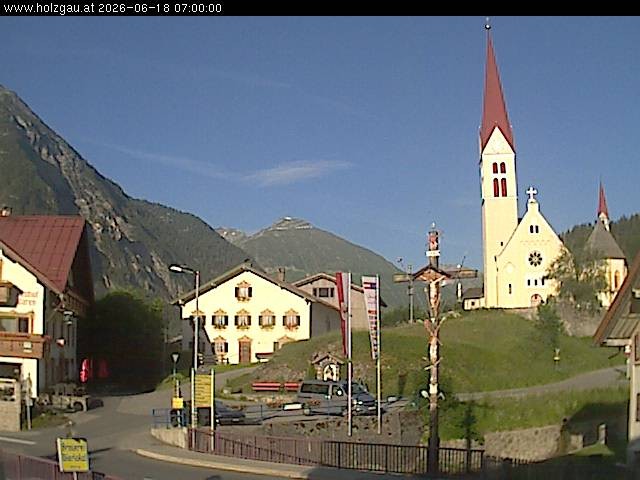Archived image Webcam Holzgau center: Church