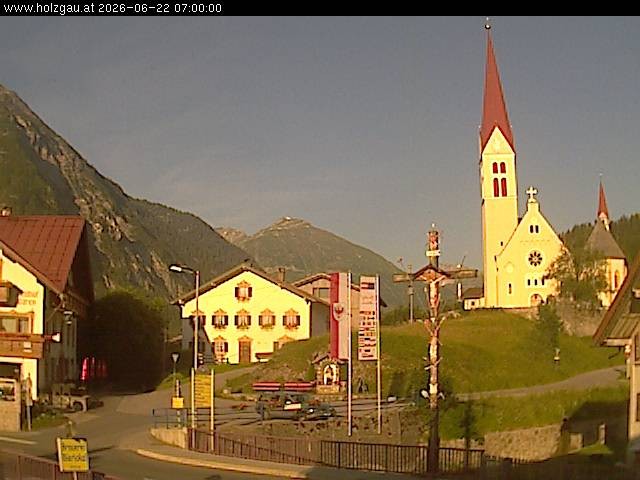 Archived image Webcam Holzgau center: Church