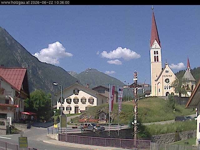 Archived image Webcam Holzgau center: Church