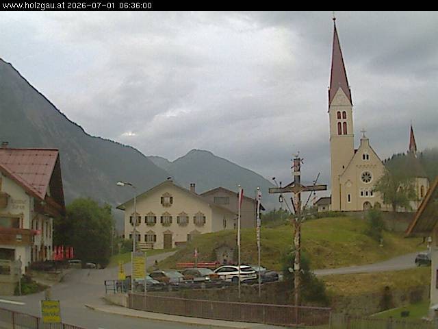Archived image Webcam Holzgau center: Church