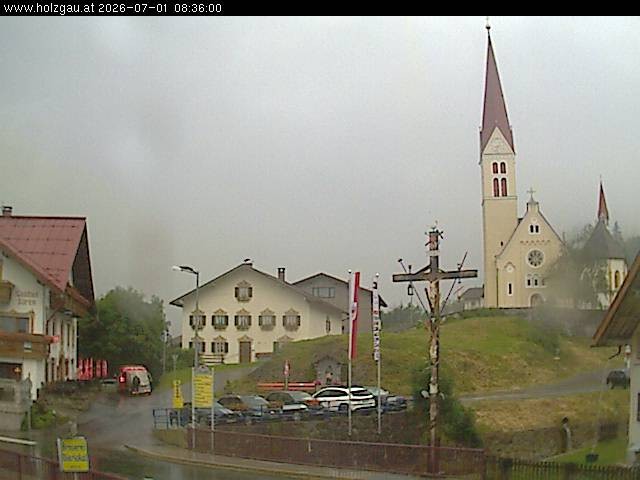 Archived image Webcam Holzgau center: Church