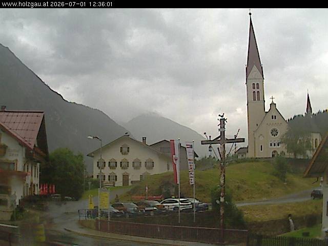 Archived image Webcam Holzgau center: Church