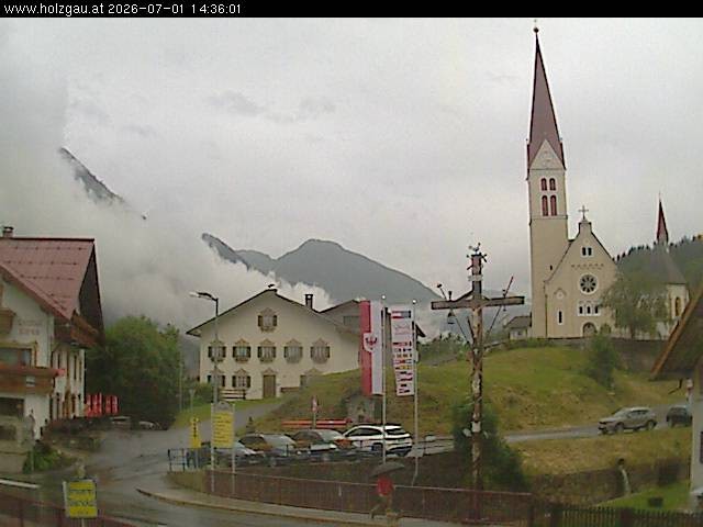 Archived image Webcam Holzgau center: Church