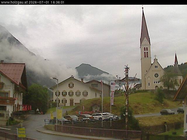 Archived image Webcam Holzgau center: Church