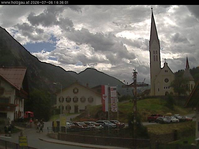 Archived image Webcam Holzgau center: Church