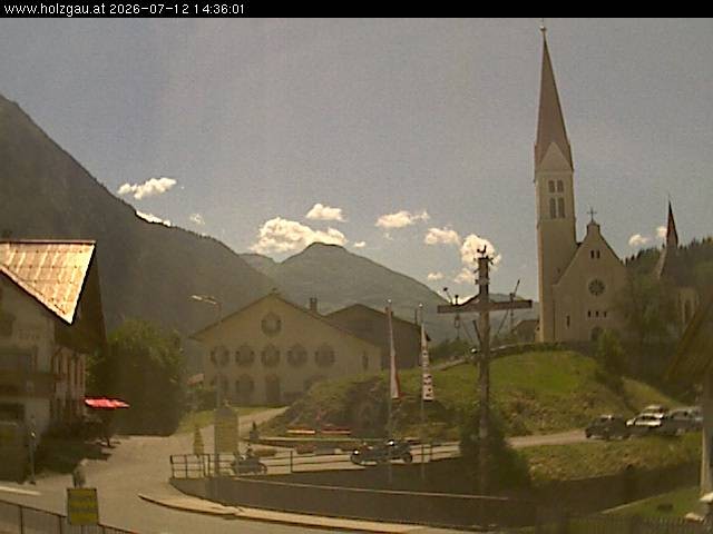 Archived image Webcam Holzgau center: Church