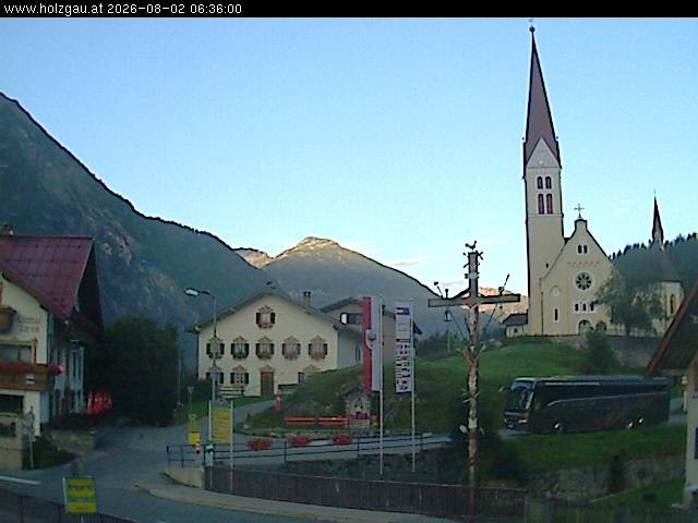 Archived image Webcam Holzgau center: Church