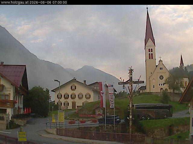 Archived image Webcam Holzgau center: Church
