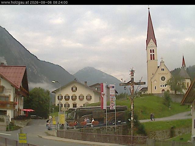 Archived image Webcam Holzgau center: Church