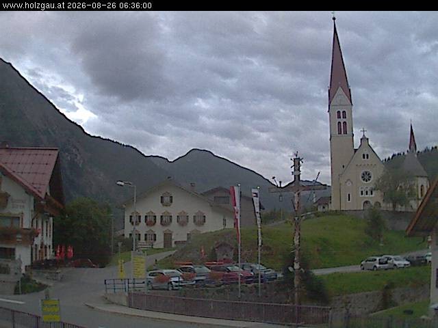 Archived image Webcam Holzgau center: Church
