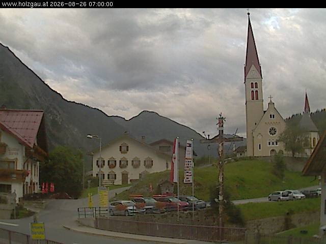 Archived image Webcam Holzgau center: Church