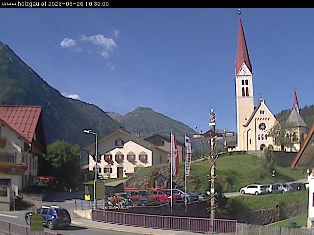 Archived image Webcam Holzgau center: Church