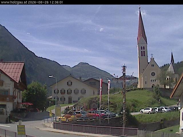 Archived image Webcam Holzgau center: Church