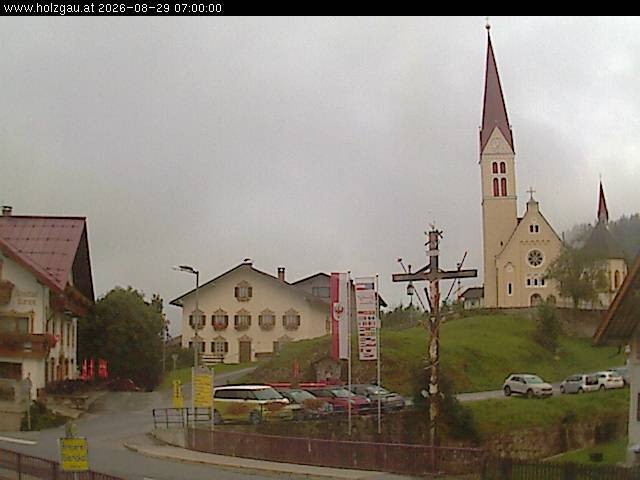 Archived image Webcam Holzgau center: Church