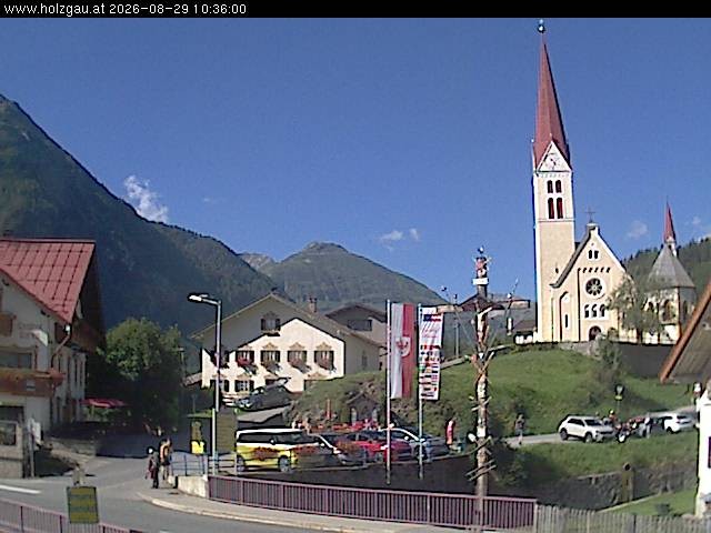 Archived image Webcam Holzgau center: Church