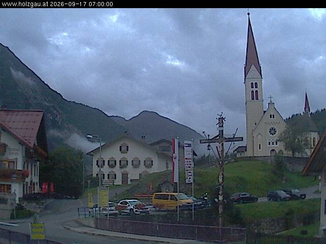 Archived image Webcam Holzgau center: Church