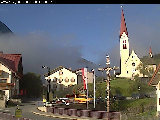 Archived image Webcam Holzgau center: Church