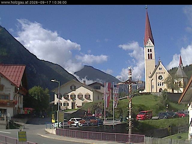Archived image Webcam Holzgau center: Church