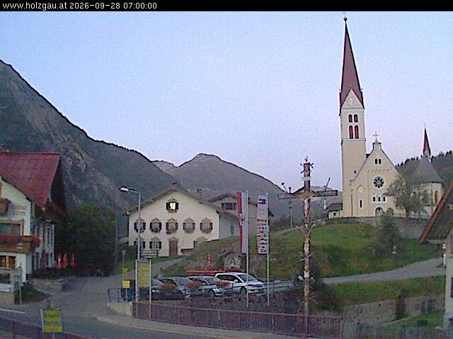 Archived image Webcam Holzgau center: Church