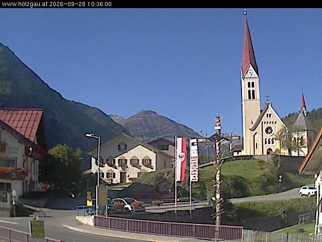 Archived image Webcam Holzgau center: Church