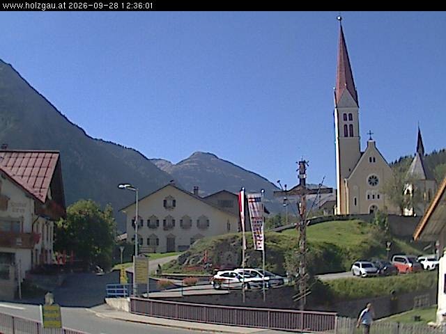 Archived image Webcam Holzgau center: Church