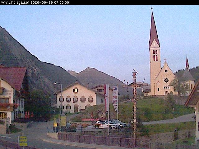Archived image Webcam Holzgau center: Church
