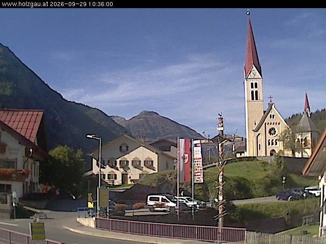 Archived image Webcam Holzgau center: Church