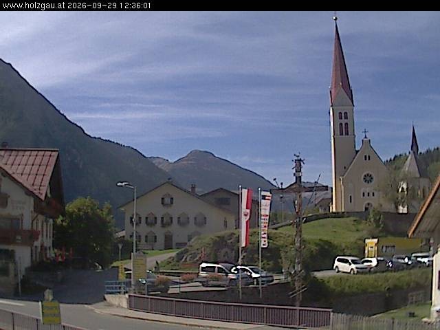 Archived image Webcam Holzgau center: Church