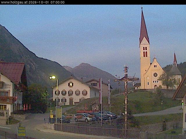 Archived image Webcam Holzgau center: Church