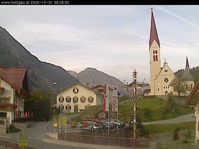 Archived image Webcam Holzgau center: Church