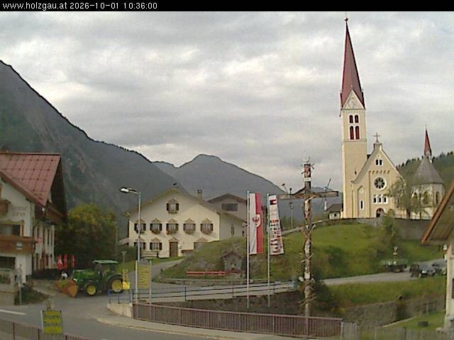 Archived image Webcam Holzgau center: Church