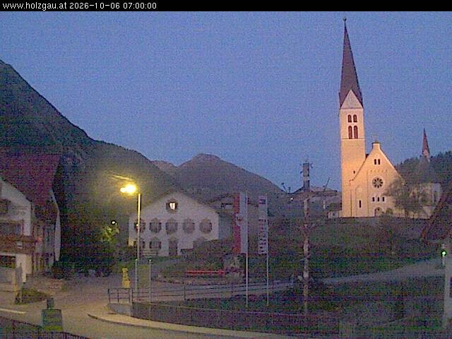 Archived image Webcam Holzgau center: Church