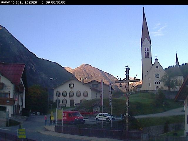 Archived image Webcam Holzgau center: Church