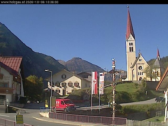 Archived image Webcam Holzgau center: Church
