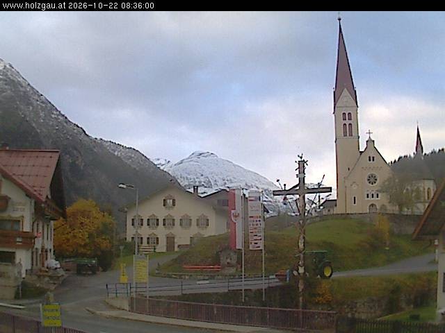 Archived image Webcam Holzgau center: Church