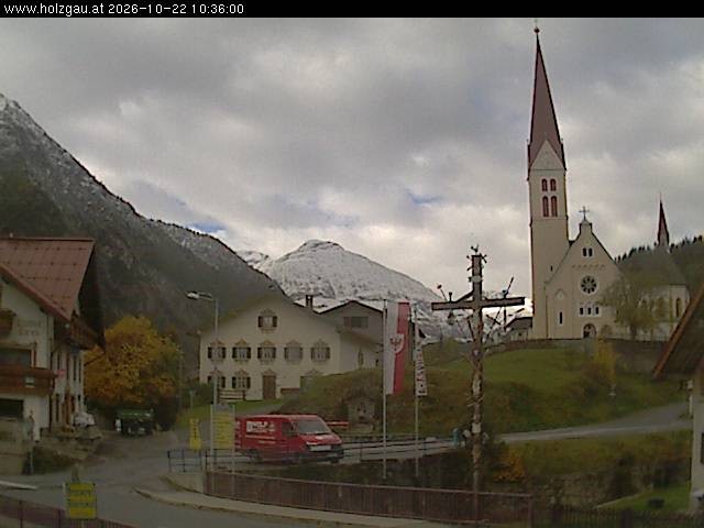 Archived image Webcam Holzgau center: Church