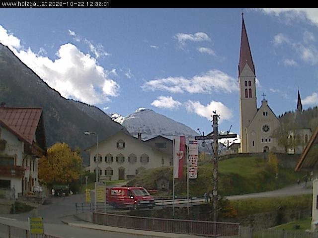 Archived image Webcam Holzgau center: Church