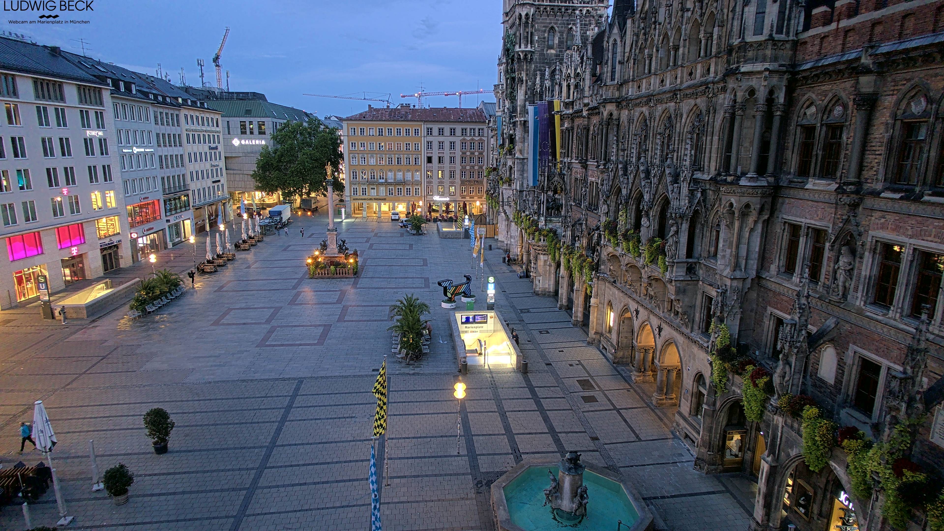 Archived image Webcam at the Marienplatz, Munich