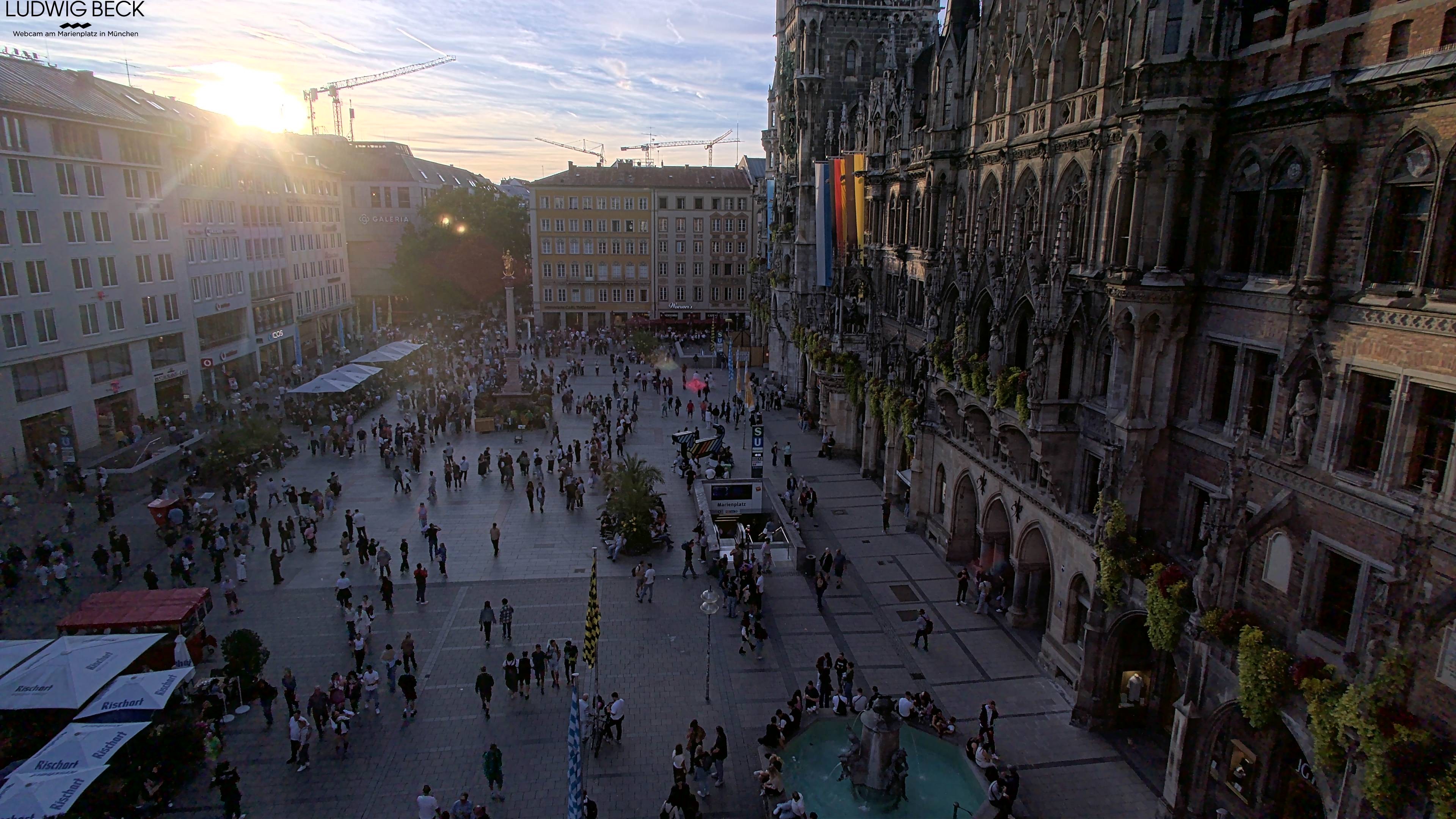 Archived image Webcam at the Marienplatz, Munich