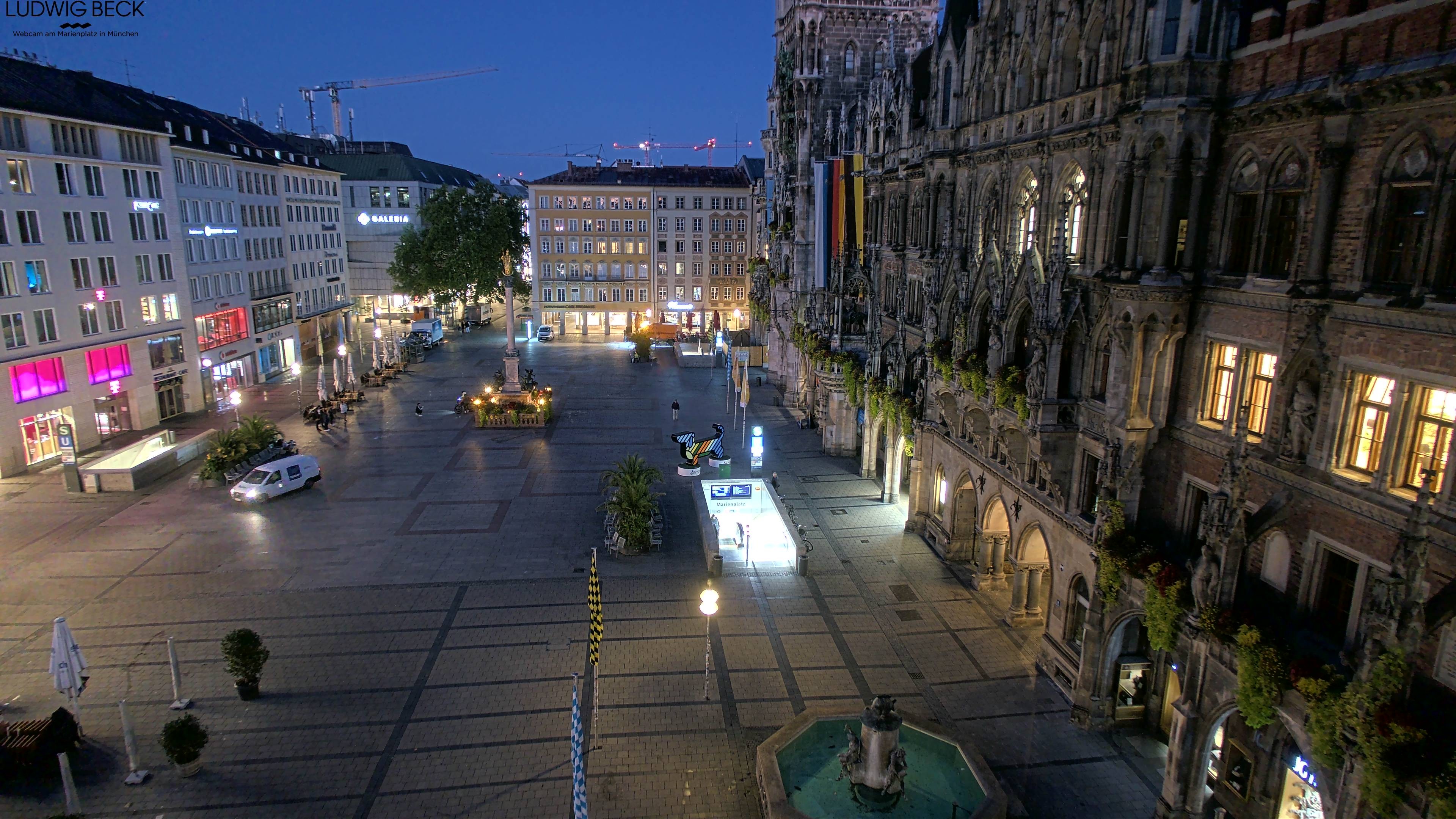 Archived image Webcam at the Marienplatz, Munich