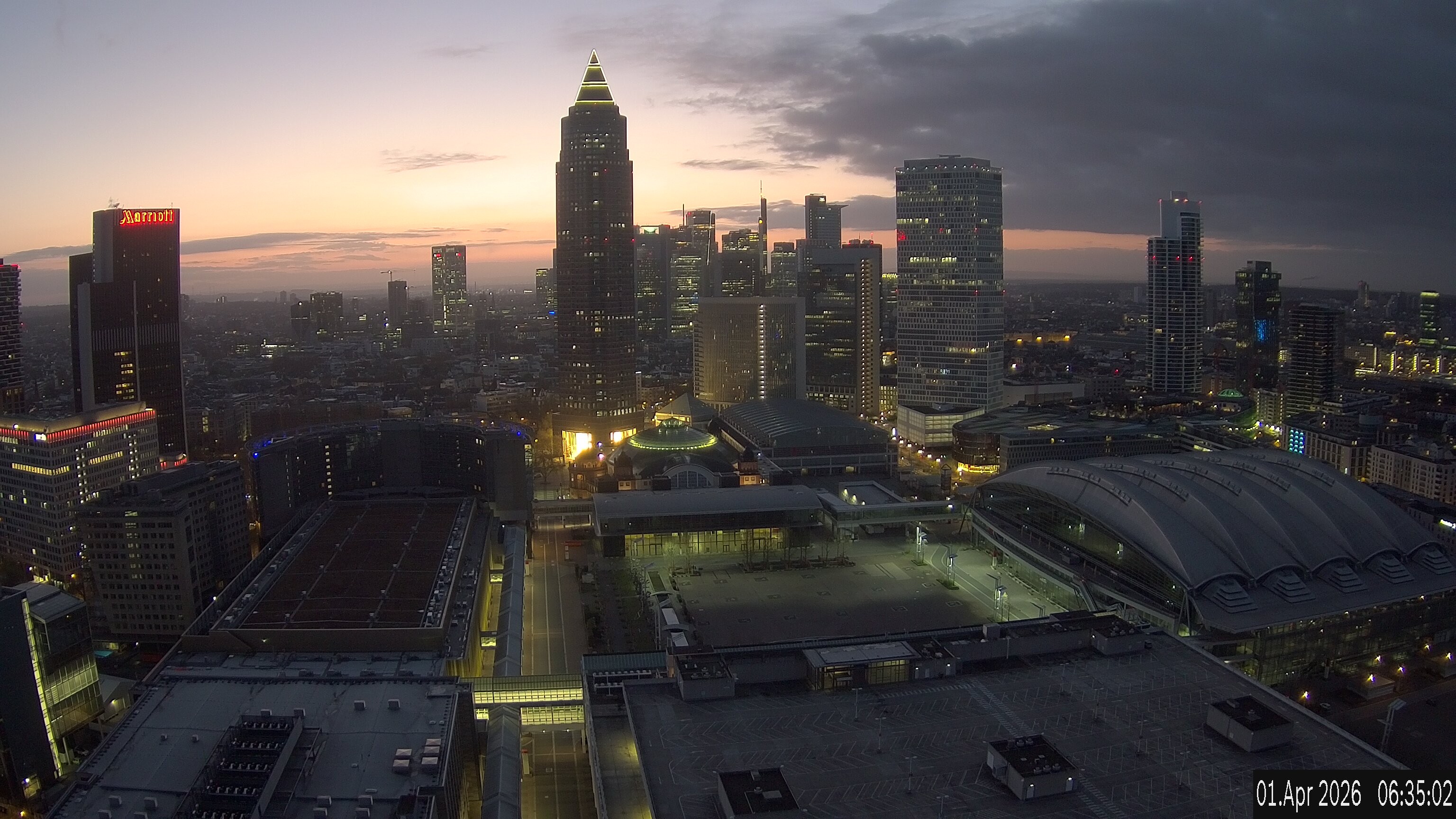 Archived image Webcam Frankfurt: View at the Skyline