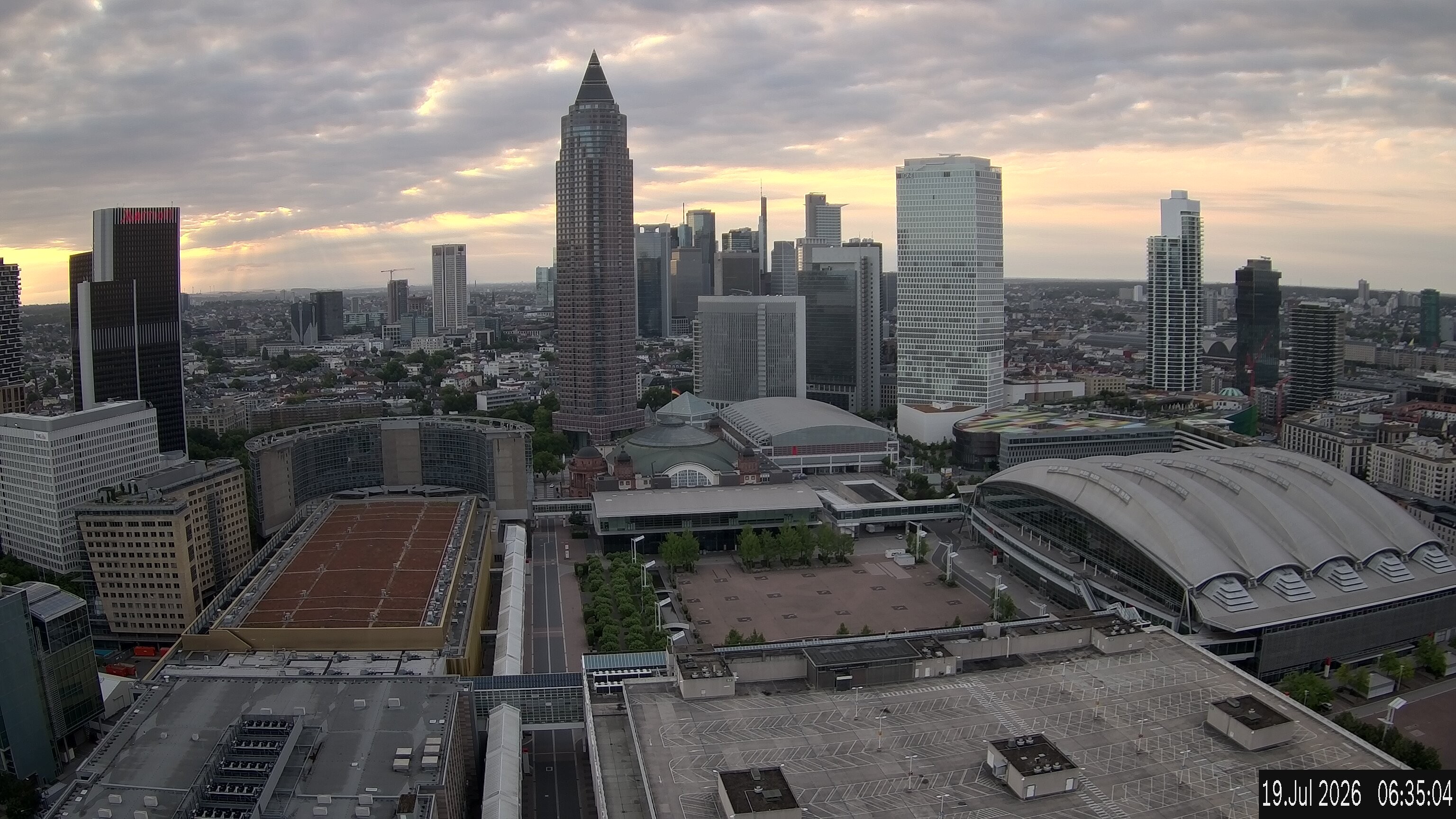 Archived image Webcam Frankfurt: View at the Skyline
